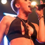 Miley-Cyrus-en-concierto-con-Borgore-03