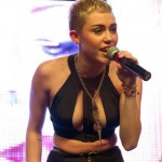 Miley-Cyrus-en-concierto-con-Borgore-05